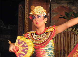 kebyar duduk dancer