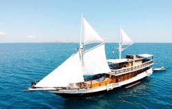 Sailing Komodo 3D2N by Lathansa Deluxe Phinisi, 