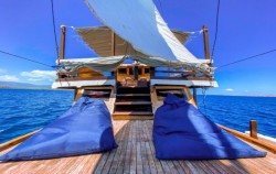 Sailing Komodo 3D2N by Lathansa Deluxe Phinisi, 
