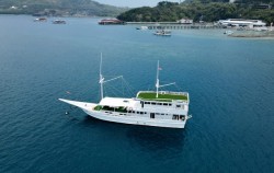 Private Trip by Arimbi Deluxe Phinisi, Komodo Boats Charter, Arimbi Phinisi