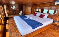 Master Cabin (Agung / Rinjani),Komodo Open Trips,Open Trip 3D2N by Aimar Always Deluxe Phinisi