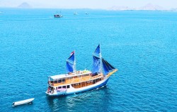 Boat image, Open Trip 3D2N by Arfisyana Indah Deluxe Phinisi, Komodo Open Trips