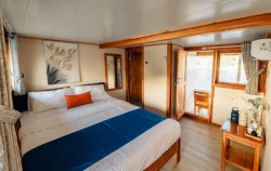 Deluxe Oceanview,Komodo Boats Charter,Private Trip by Ayvara Deluxe Phinisi