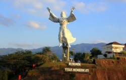 Blessing Yesus Monument,Manado Explore,Manado Tour 3 Days & 2 Nights Package