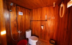 Open Trip 3D2N Flores Utama Indah Superior Phinisi, Sharing Bathroom