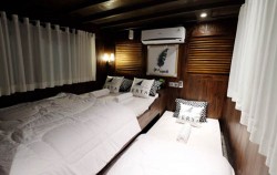 Cabin on Board image, Derya Phinisi, Komodo Boats Charter