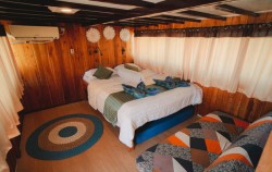 Master Cabin image, Arfisyana Indah Deluxe Phinisi, Komodo Boats Charter