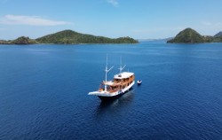 Phinisi Boat,Komodo Open Trips,Open Trip Weekdays by El Ashar Deluxe Phinisi
