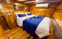 Coral Cabin,Komodo Open Trips,Open Trip 3D2N by Em Ocean Deluxe Phinisi