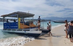 Gili Best Island Cruise, Gili Hai Boarding