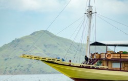 Phinisi Boat,Komodo Boats Charter,Private Trip by Hatira Hela Deluxe Phinisi