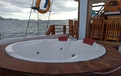 Jacuzzi image, Private Trip by Riley Luxury Phinisi, Komodo Boats Charter