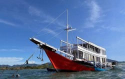 Phinisi Boat,Komodo Open Trips,Open Trip 3D2N by King Cirox 2 Superior Phinisi
