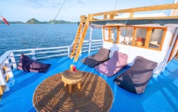 Sundeck,Komodo Open Trips,Open Trip Labuan Bajo 3D2N by Lamborajo I Superior Phinisi