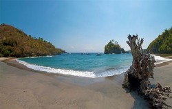 Daily Tour Nusa Penida from Lembongan Island, Crystal Bay
