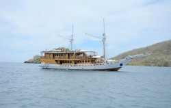Phinisi Boat,Komodo Boats Charter,Private Trip by My Moon Superior Phinisi