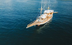 Phinisi Boat,Komodo Boats Charter,Private Trip by NK Jaya 1 Deluxe Phinisi
