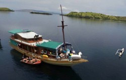 Komodo Tour 3 Days 2 Nights,  Boat