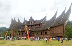 Pagaruyung Palace image, 16 Days 15 Nights Sumatera , Sumatra Adventure