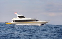 Passing the seas image, Crown Fast Cruises, Nusa penida fast boats