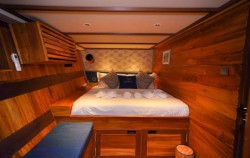 Open Trip 3D2N by Lamain Luxury Phinisi, Praha & Venice Cabin