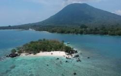 Krakatau Island Tour 3 Days 2 Nights, Sumatra Adventure, Sebesi Island