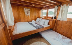 Queen Bed Cabin 1,Komodo Boats Charter,Vidi Superior Phinisi