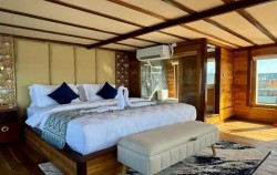 Mallaca I Cabin,Komodo Open Trips,Open Trip 3D2N by Raffles Cruise Luxury Phinisi