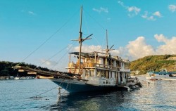 Phinisi Boat,Komodo Open Trips,Open Trip 3D2N by Raja Bintang Deluxe Phinisi