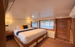 Earth Cabin,Komodo Open Trips,Open Trip Weekdays by Raja Bintang Deluxe Phinisi