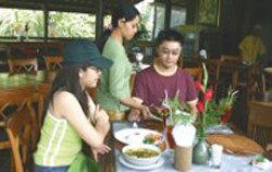 Bebek Tepi Sawah, Restaurant Services