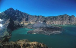 Rinjani Trekking 3 Days and 2 Nights Tours, Rinjani Volcano