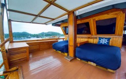 Sumba Ocean Luxury Phinisi, Upper Deck
