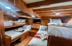 Sharing Cabin,Komodo Open Trips,Open Trip 3D2N by Soe Besar Vanrei Luxury Phinisi