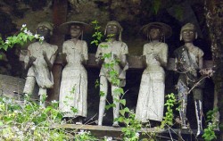 Tau - Tau Sculptures
