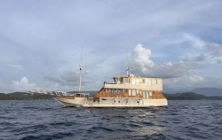 Private Trip by Zada Mega Trusmi Deluxe Phinisi, Komodo Boats Charter, Mega Trusmi Phinisi