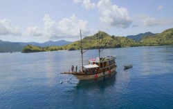 Open Trip Labuan Bajo 3D2N by Abizar Deluxe Phinisi, Komodo Open Trips, Boat