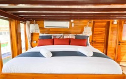 Master Cabin image, Open Trip Labuan Bajo 3D2N by Abizar Deluxe Phinisi, Komodo Open Trips