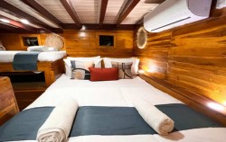 Share Cabin image, Open Trip Labuan Bajo 3D2N by Abizar Deluxe Phinisi, Komodo Open Trips