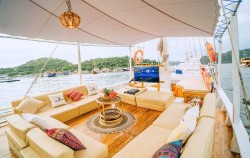 Entertainment Area,Komodo Boats Charter,Akassa Luxury Phinisi