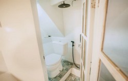 Superior Bathroom image, Open Trip 3D2N by Akassa Luxury Phinisi, Komodo Open Trips