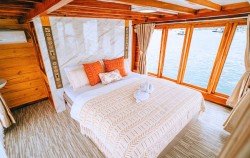 Akassa Luxury Phinisi, Komodo Boats Charter, Vip Larantuka