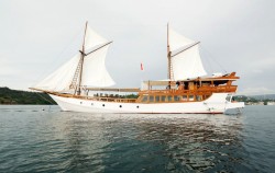 Alfathran Deluxe Phinisi,Komodo Boats Charter,Komodo Private Trip by Al Fathran Deluxe Phinisi
