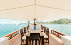 Alfathran Dining Area,Komodo Boats Charter,Komodo Private Trip by Al Fathran Deluxe Phinisi