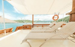 Alfathran Rest Area,Komodo Boats Charter,Komodo Private Trip by Al Fathran Deluxe Phinisi