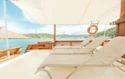 Alfathran Rest Area,Komodo Boats Charter,Komodo Private Trip by Al Fathran Deluxe Phinisi