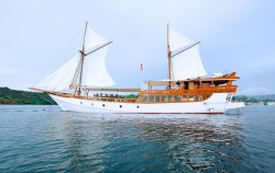 Boat image, Open Trip Labuan Bajo 3D2N by Al Fathran Deluxe Phinisi, Komodo Open Trips