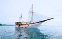 Boat,Komodo Open Trips,Open Trip Labuan Bajo 3D2N by Al Fathran Deluxe Phinisi