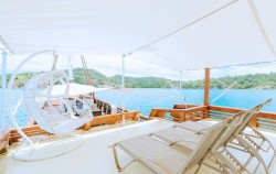 Chill Area,Komodo Open Trips,Open Trip Labuan Bajo 3D2N by Al Fathran Deluxe Phinisi