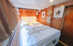 Full Ocean Cabin,Komodo Open Trips,Open Trip Labuan Bajo 3D2N by Al Fathran Deluxe Phinisi